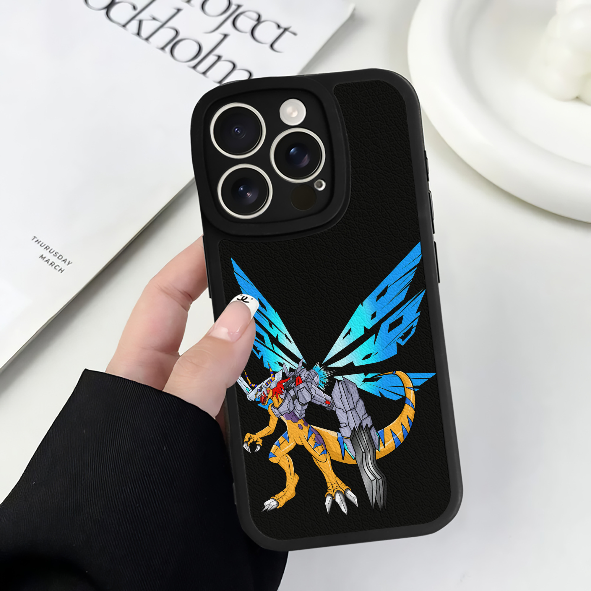 （画像用） Digimon デジタルモンスター/デジモン 【iPhone 16シリーズ対応】シリコンスマホケース（レザー調） 材質：シリコン